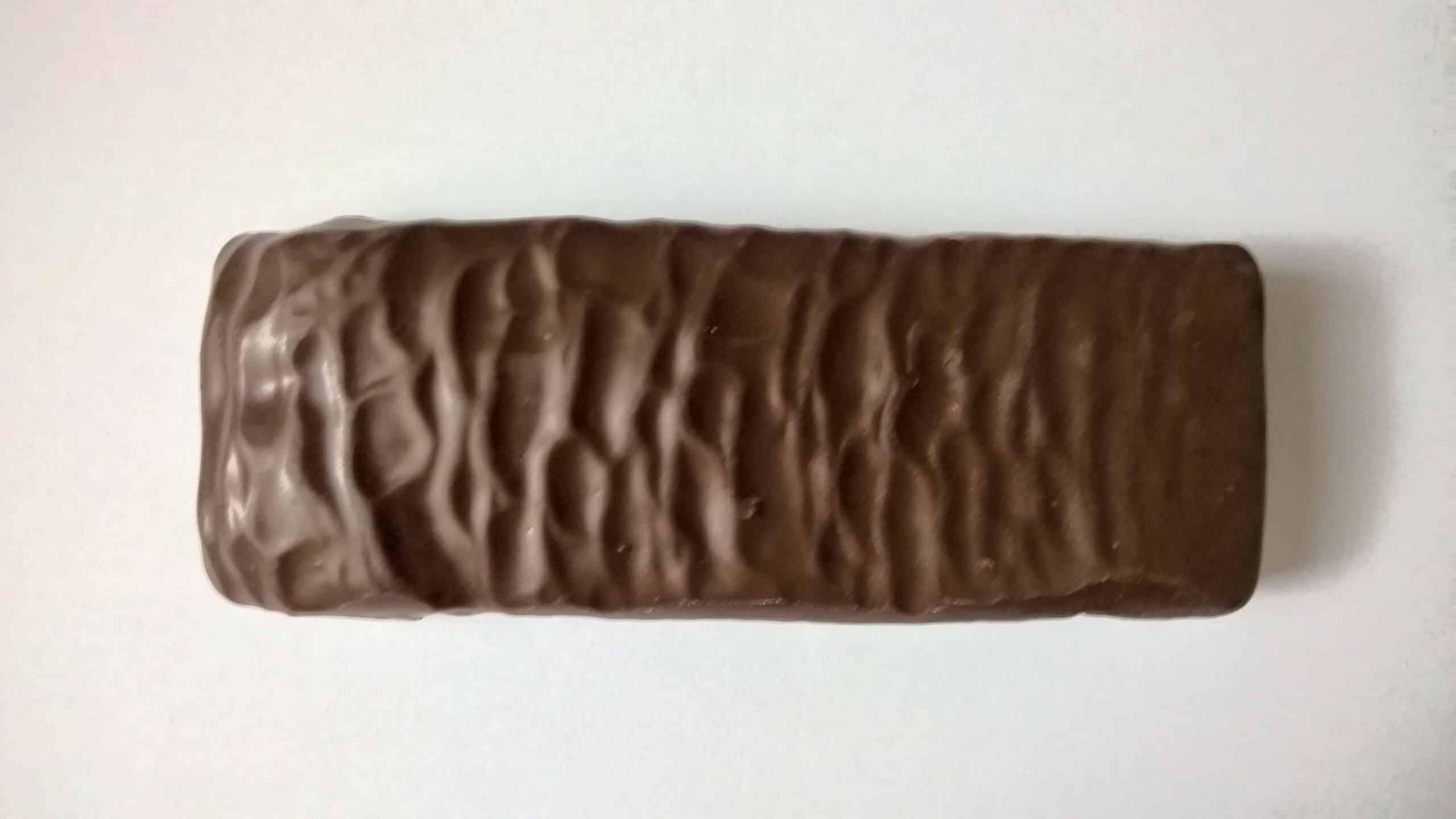 CytoSport Muscle Milk High Protein Bar Chocolate Peanut Caramel ausgepackt