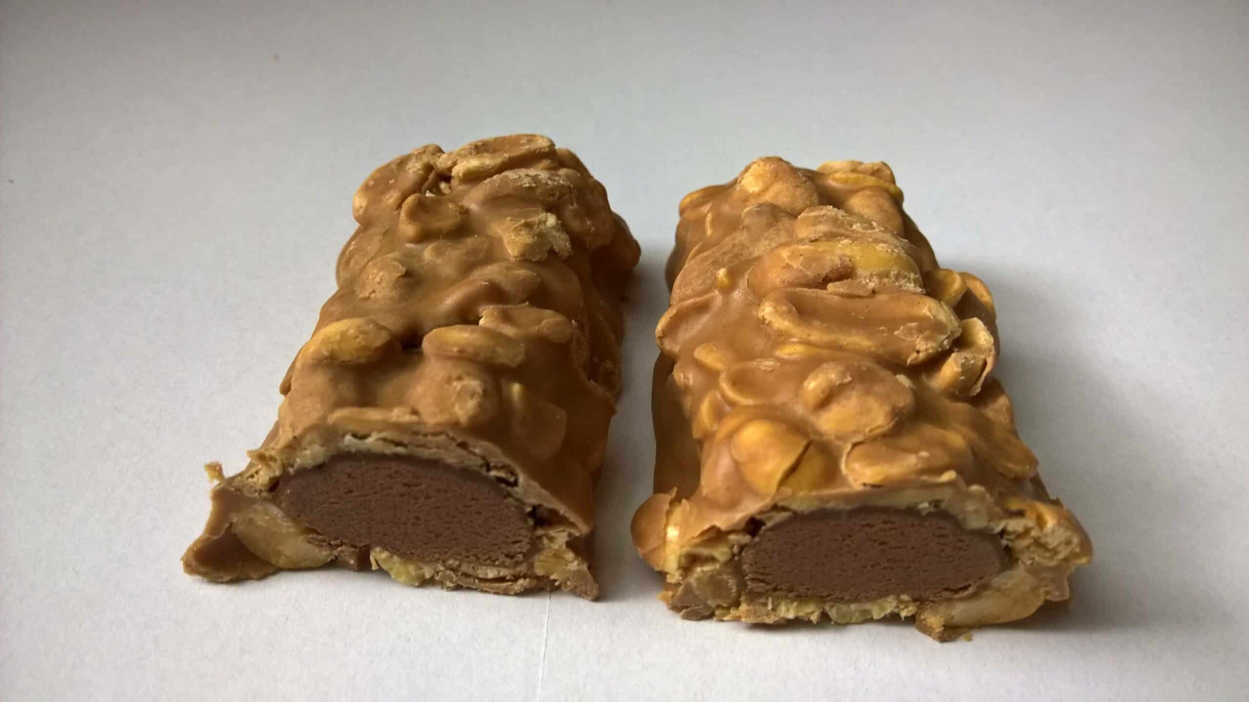 ISS Oh Yeah! Protein Riegel Peanut Butter & Caramel zerteilt