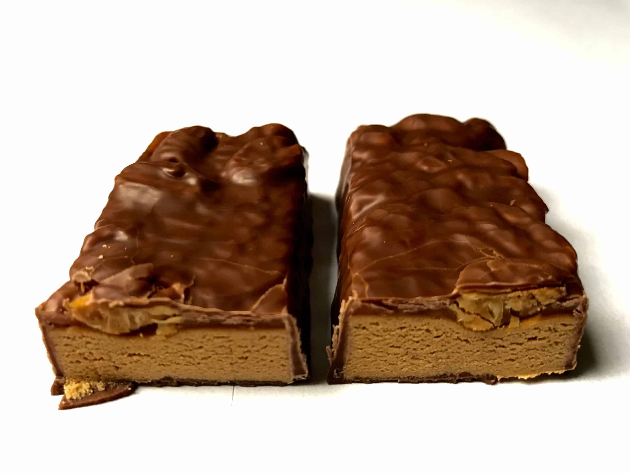 Snickers 18g Protein Eiweißriegel zerteilt