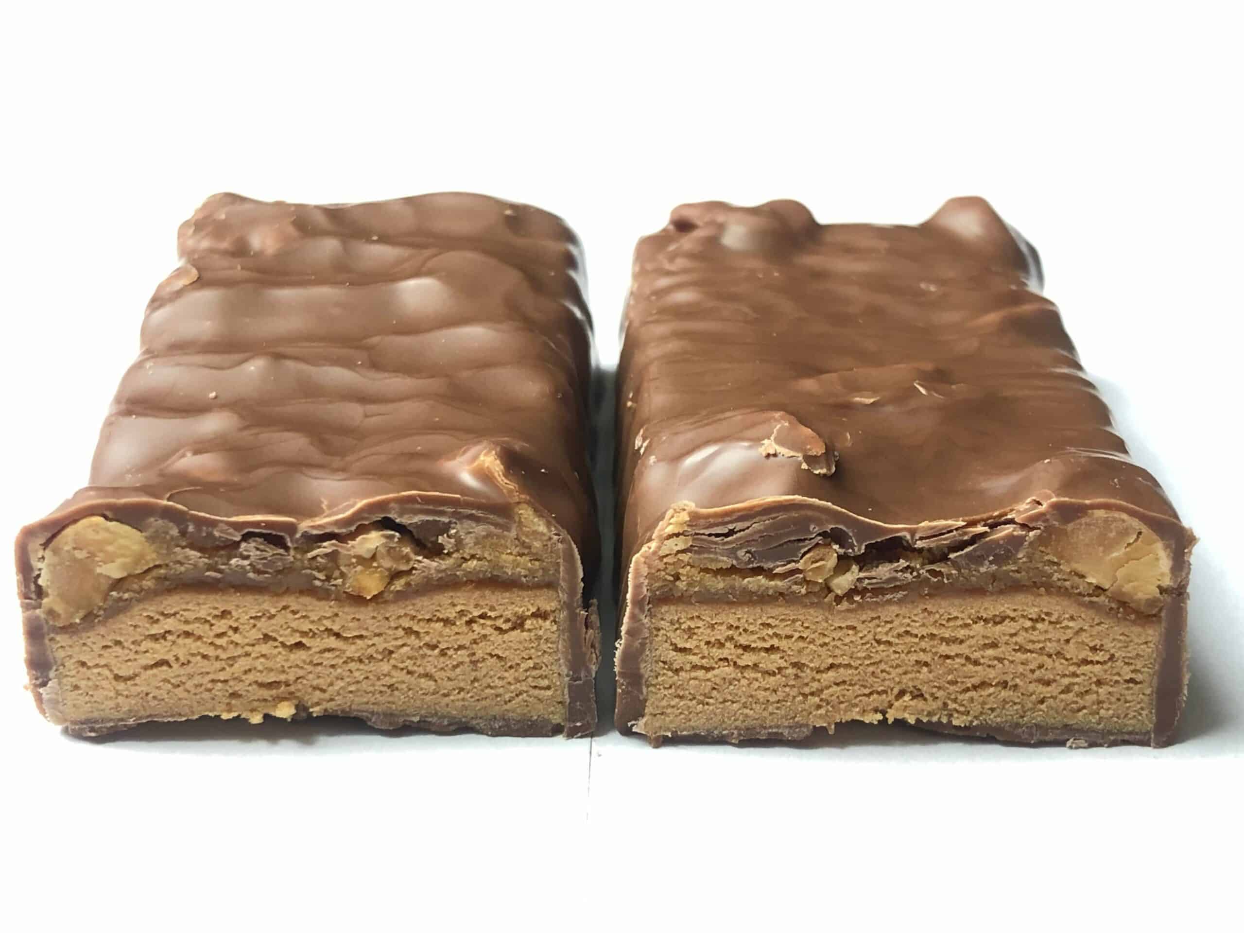 Snickers 22g Hi Protein Eiweißriegel zerteilt